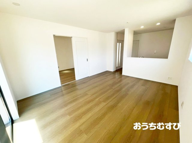 春日井市八事町1丁目29番(全4棟)の居間・リビング