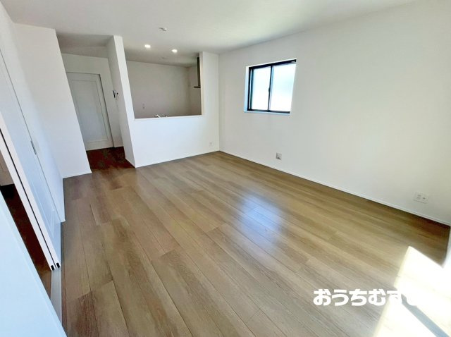 春日井市八事町1丁目29番(全4棟)の居間・リビング