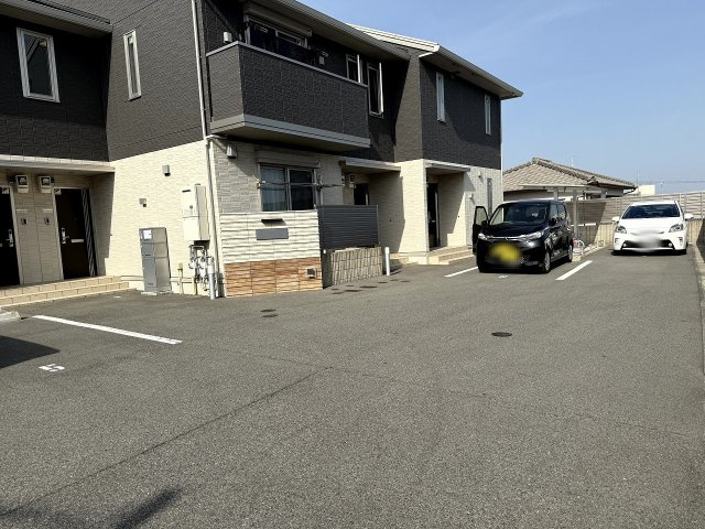 シャルムコート大久保の駐車場