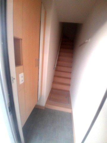 シャルムコート大久保の玄関