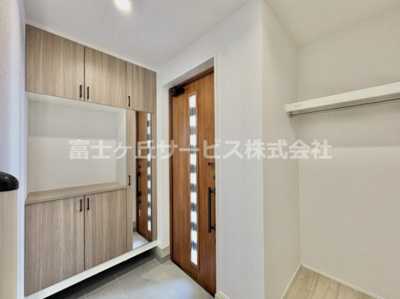 【玄関】 | 豊橋市松井町 2期 新築一戸建て 3号棟 | 落ち着いた玄関です