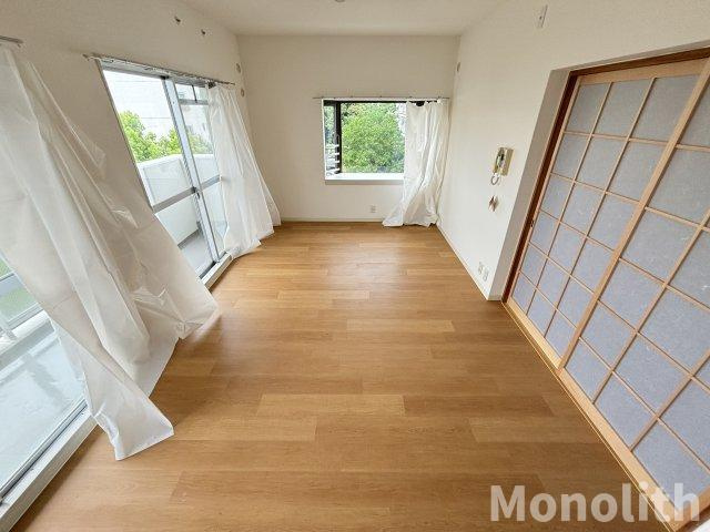 フレール鶴山台98号棟の居間・リビング