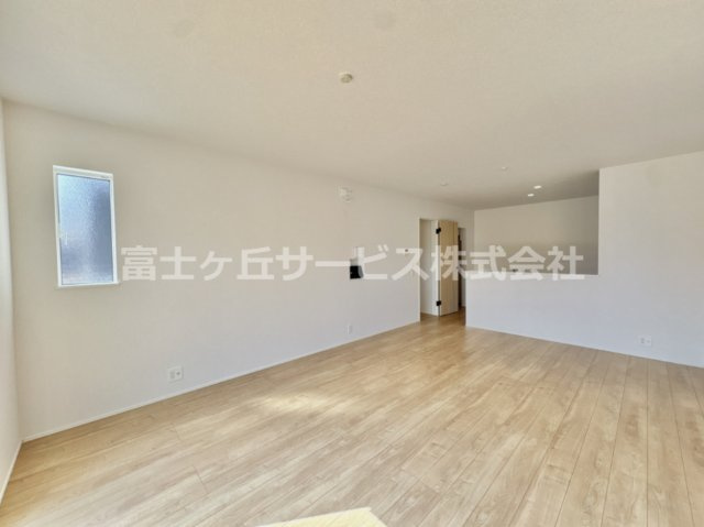 【居間・リビング】 | 豊橋市松井町 2期 新築一戸建て 4号棟 | ＬＤＫです