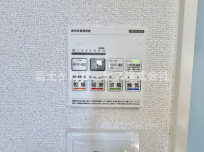 【冷暖房・空調設備】 | 豊橋市松井町 2期 新築一戸建て 4号棟 | 換気乾燥暖房機です