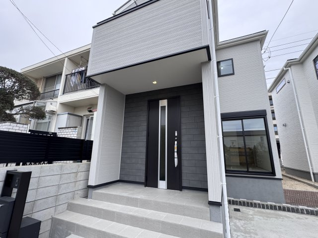 流山市富士見台１丁目新築戸建【新川小学校：8分】のエントランス|エントランス・玄関ポーチ