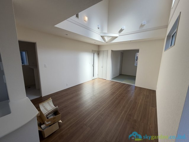 厚木市愛名　新築戸建　全3棟2号棟の居間・リビング