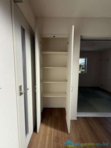 厚木市愛名　新築戸建　全3棟2号棟の収納
