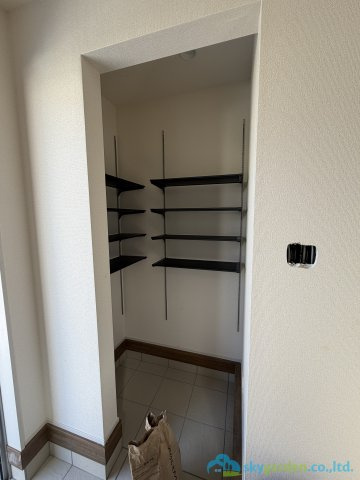 厚木市愛名　新築戸建　全3棟2号棟の収納