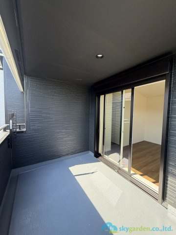 厚木市愛名　新築戸建　全3棟2号棟のバルコニー