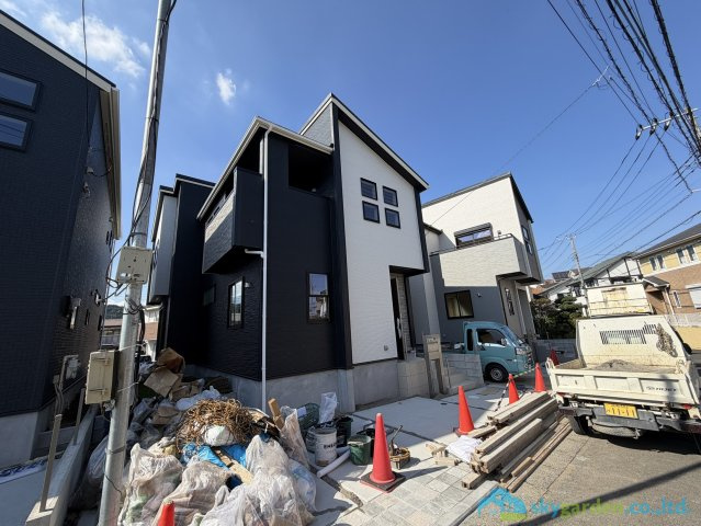 厚木市愛名　新築戸建　全3棟2号棟の外観