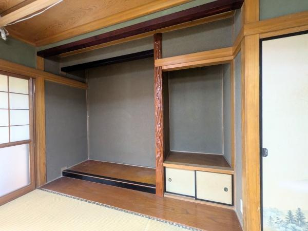 上田町3丁目　戸建ての収納|和室ならではの収納スペースが整っています。落ち着いた木目調の柱がアクセントです。建具付きの収納も備えられており使い勝手が良いです。