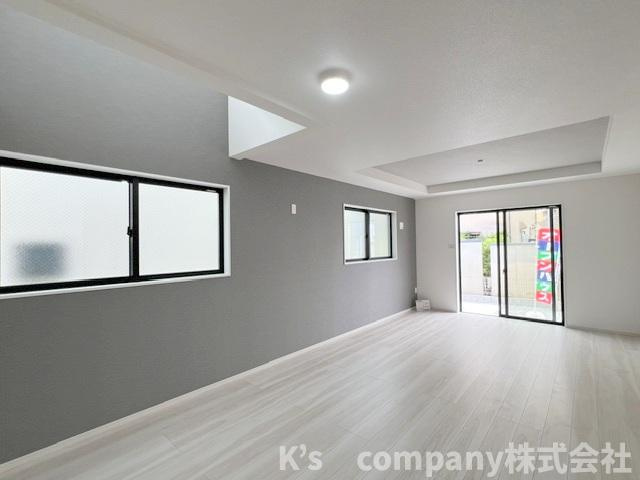 ◎茅ヶ崎市松が丘2丁目　新築戸建　1号棟の居間・リビング|リビングは明るい日差しが差し込む、ご家族の憩いのスペースです♪