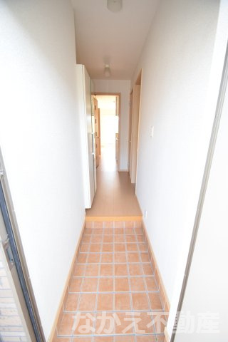 【玄関】 | 収納もある玄関です