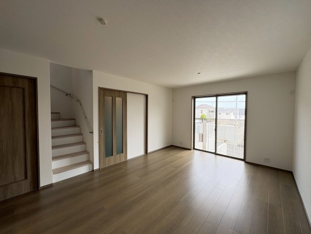 垂水区南多聞台５丁目　新築戸建ての居間・リビング|ゆったり過ごせるリビングです