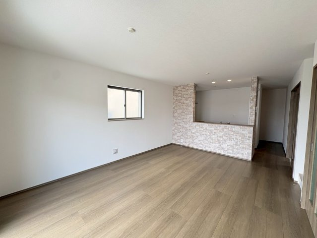 垂水区南多聞台５丁目　新築戸建ての居間・リビング|ゆったりとしたリビングです