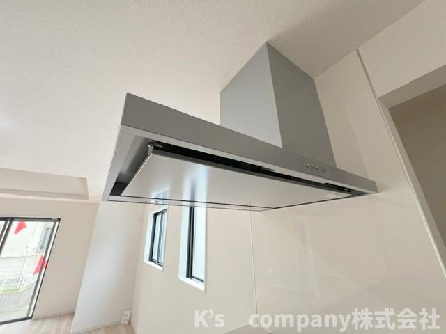 ◎茅ヶ崎市松が丘2丁目　新築戸建　2号棟のキッチン|お手入れのしやすいスリムタイプのレンジフード◇