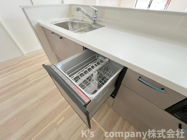 ◎茅ヶ崎市松が丘2丁目　新築戸建　2号棟のキッチン|家事の負担を軽減してくれる食器洗い乾燥機付き☆