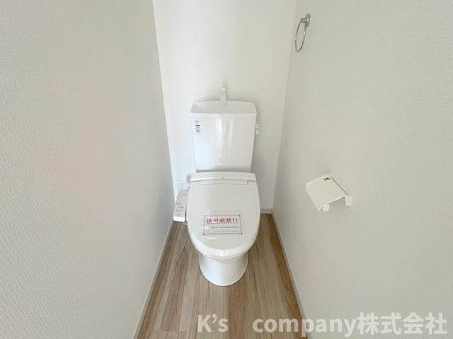 ◎茅ヶ崎市松が丘2丁目　新築戸建　2号棟のトイレ|白を基調とした清潔感のあるトイレ◇