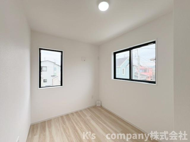 ◎茅ヶ崎市松が丘2丁目　新築戸建　2号棟の洋室|洋室4.1帖◇書斎や趣味のお部屋、収納部屋などにお使いいただけます♪