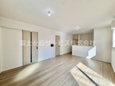 【居間・リビング】 | 豊橋市二川町 新築一戸建て 4号棟 | ＬＤＫです