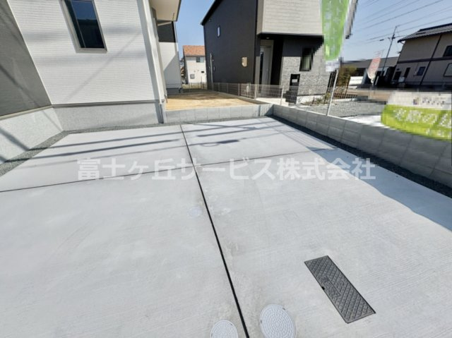 【駐車場】 | 豊橋市二川町 新築一戸建て 4号棟 | 駐車場があるので、車を買う予定の方も安心です