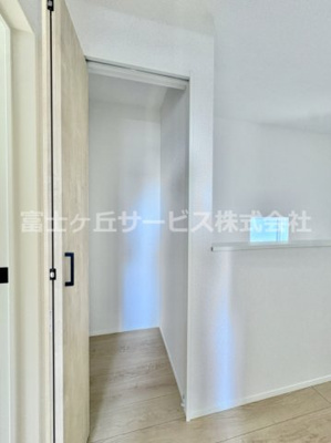 【収納】 | 豊橋市二川町 新築一戸建て 5号棟 | 階段横の収納です