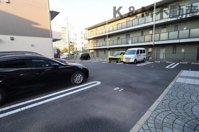 ルーエ　Ａの駐車場|駐車場があります