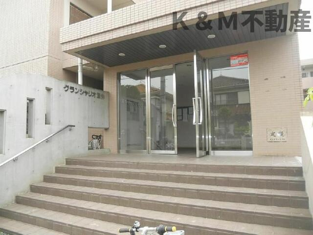 グランシャリオ双伸のエントランス|ゆとりのあるエントランスです