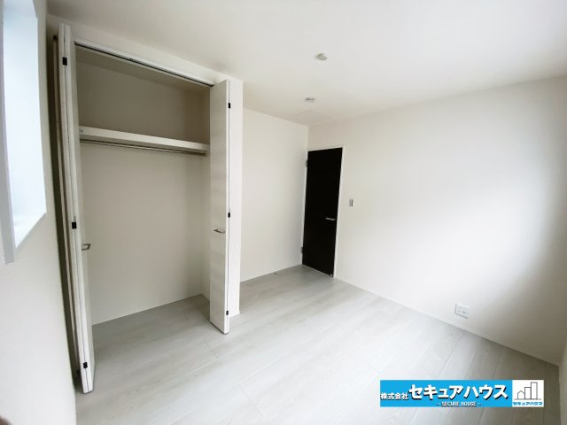 【完成】名古屋市南区中江２丁目のその他|【洋室】
◆広々とした居住空間は日々の暮らしを彩り、心のやすらぎと満足感を与えてくれます。通風と採光を考慮した設計は子供たちはのびのび育ち、家族でくつろぎと団らんを生み出します。