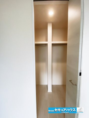 【完成】名古屋市南区中江２丁目の収納|【2階ウォークインクローゼット】
◆大きい物から小さい物までたくさん荷物を収納できます♪　　　　　　　　　　　　　　　　　　　　　　　　　　　　　　　　　　　　　　　　　　　　　　　　　　　　　　　　