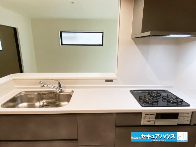 【完成】名古屋市南区中江２丁目のキッチン|【キッチン】
◆同時にたくさんの料理が調理できる。「焼く・蒸す・煮る」の工程を同時進行で進めることができるので、料理を素早く作ることができます。育児でバタバタ忙しいママに嬉しい♪