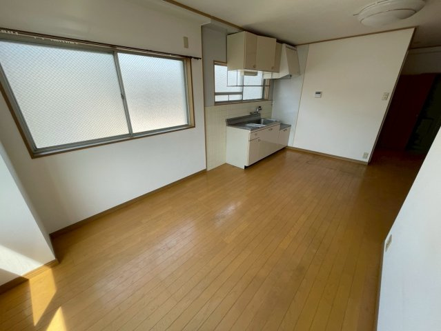 栄マンションの居間・リビング