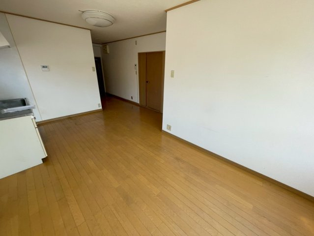 栄マンションの居間・リビング
