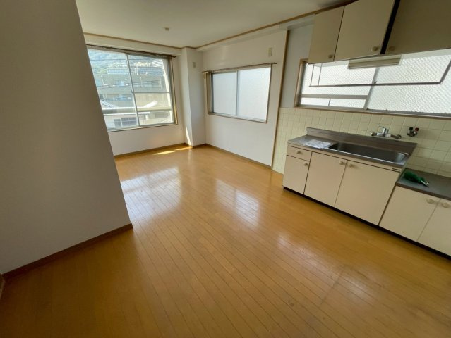 栄マンションの居間・リビング