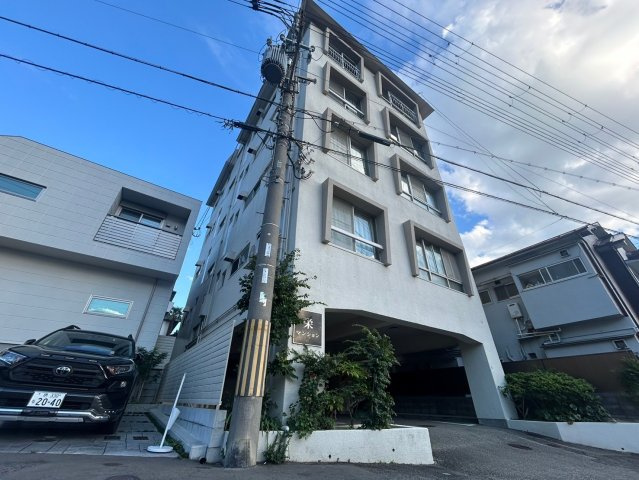 栄マンションの外観