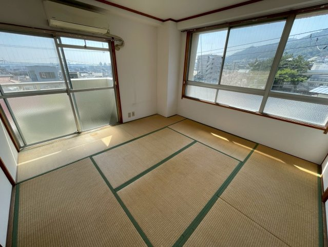 栄マンションの和室
