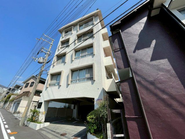 栄マンションのエントランス