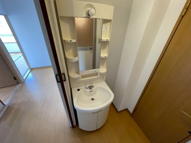 栄マンションの洗面所