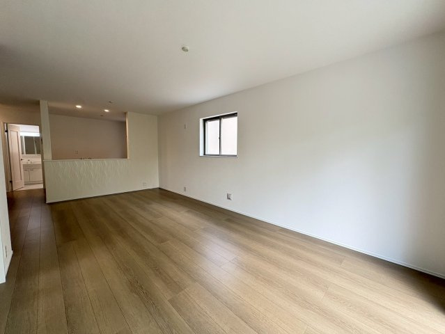 垂水区南多聞台５丁目　新築戸建ての居間・リビング|こちらの居間で趣味の時間をお楽しみください