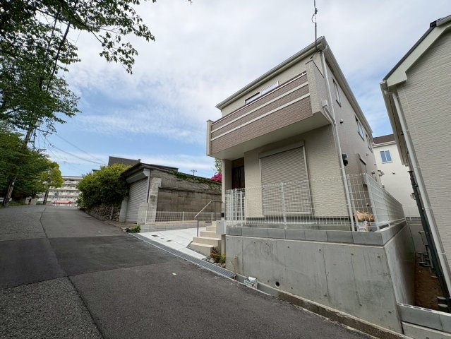 垂水区南多聞台５丁目　新築戸建ての前面道路含む現地写真|前面道路含む現地写真です