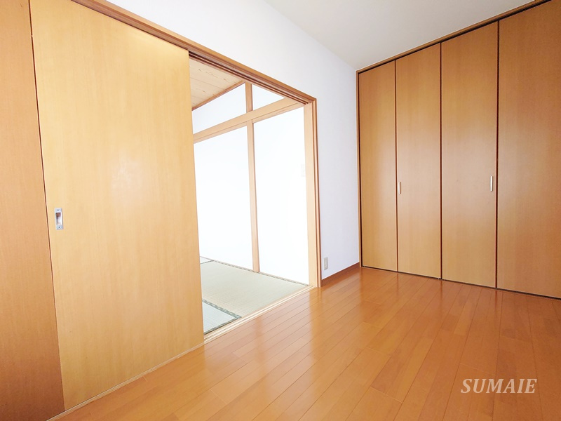 高砂マンションの洋室|窓側からのアングルです☆