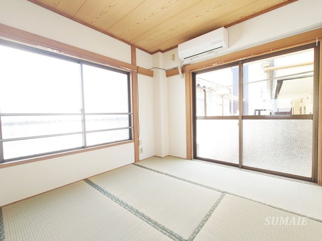 高砂マンションの和室|角部屋2面採光です☆