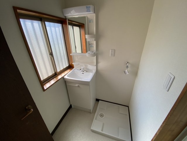 富里市十倉　中古戸建の独立洗面台