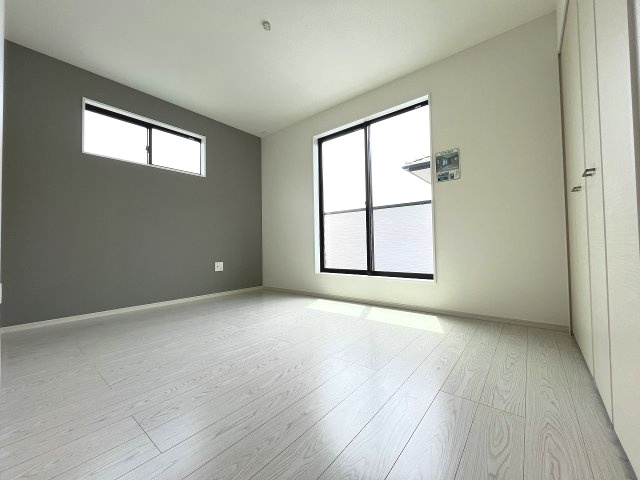 【寝室】 | 福岡市南区寺塚2丁目1期　1号棟（全2棟）【仲介手数料無料・0円】 | 現地写真。2階主寝室です。