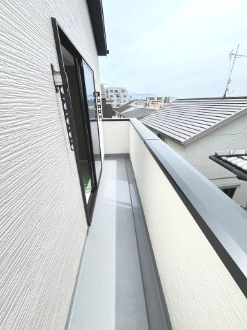 【バルコニー】 | 福岡市南区寺塚2丁目1期　1号棟（全2棟）【仲介手数料無料・0円】 | 施工例。施工例は完成時と異なる場合があります。