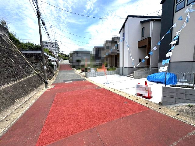 【その他】 | 福岡市南区寺塚2丁目1期　2号棟（全2棟）【仲介手数料無料・0円】 | 現地写真。前面道路です。