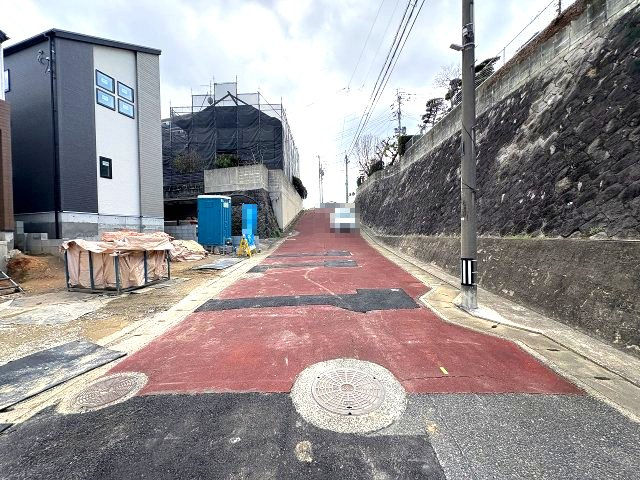 【その他】 | 福岡市南区寺塚2丁目1期　2号棟（全2棟）【仲介手数料無料・0円】 | 現地写真。前面道路です。