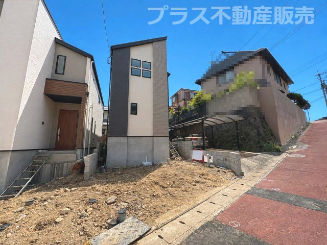 【外観】 | 福岡市南区寺塚2丁目1期　2号棟（全2棟）【仲介手数料無料・0円】 | 現地写真。プラス不動産販売なら、現場の全ての棟をまとめてご見学頂けます。