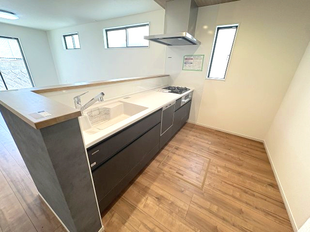 【キッチン】 | 福岡市南区寺塚2丁目1期　2号棟（全2棟）【仲介手数料無料・0円】 | 施工例。施工例は完成時と異なる場合があります。