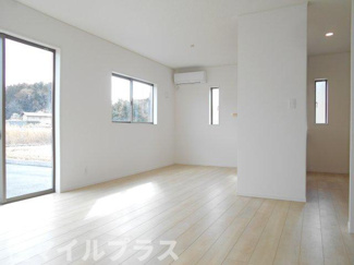 【居間・リビング】 | 二本松市油井新築一戸建て12棟 | ゆったりとしたリビングです